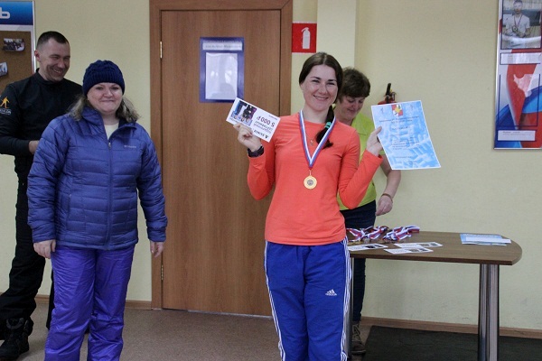 пожарная часть томари. спортивная база в томаринском районе. томаринский городской округ фото города ночью. томаринский район. томари сахалинская область.